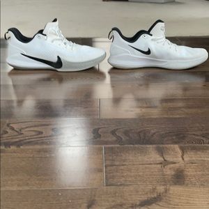 Nike Kobe Bryant Mamba Focus Low Sneakers